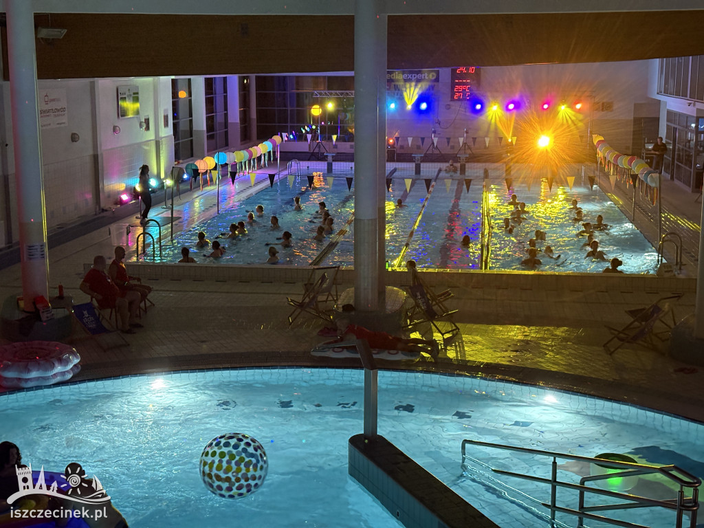 Tak wyglądało pierwsze Nocne Pływanie w Szczecinku