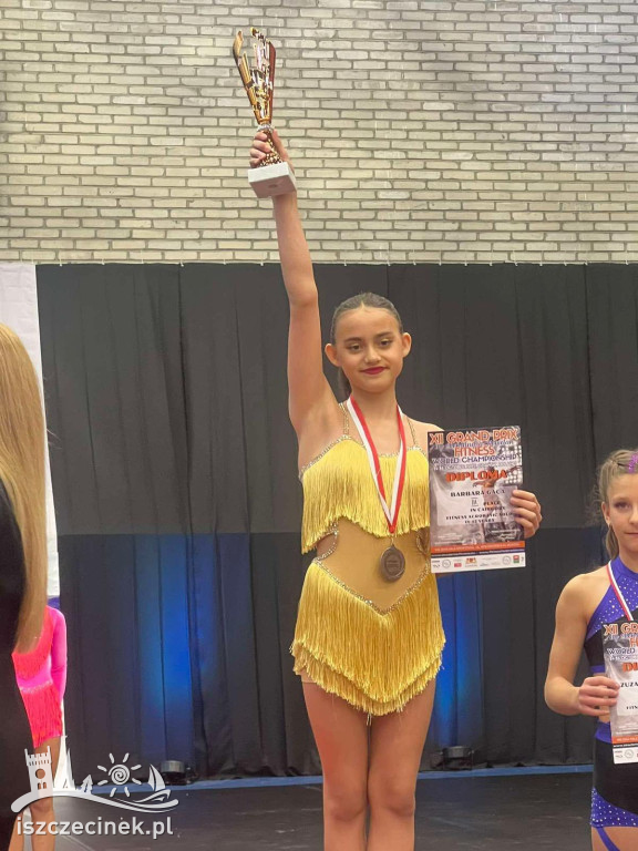Wielki sukces UKS Akrofitness! Siedem medali w prestiżowych zawodach
