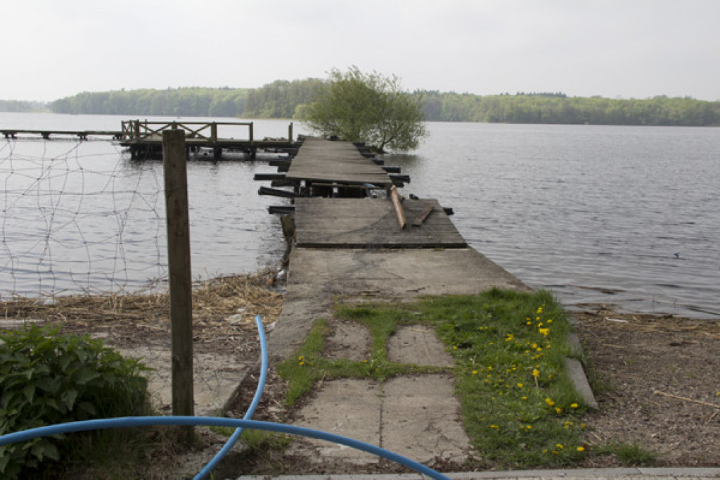 Rozwalający się pomost ? kto się nim zajmie?
