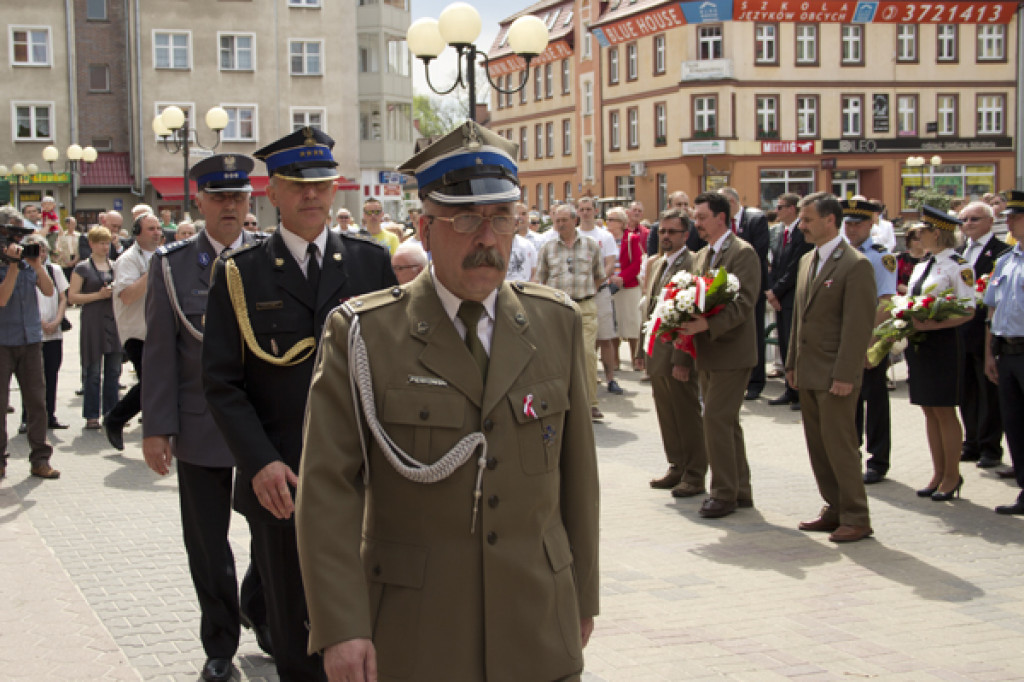 Rocznica 3 Maja przed ratuszem