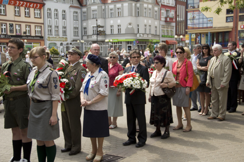Rocznica 3 Maja przed ratuszem