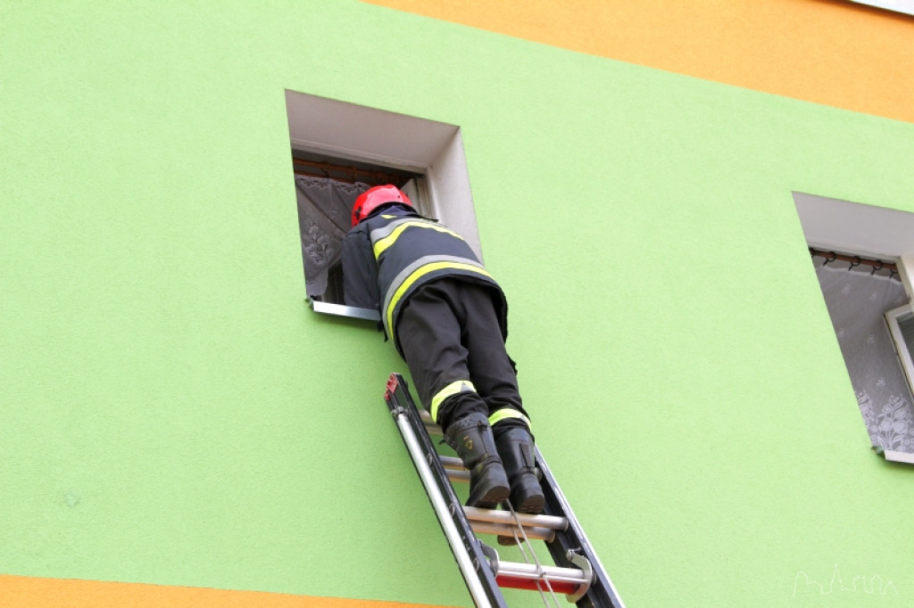 Akcja Straży Pożarnej przy ul. Wodociągowej (12.06.2012)