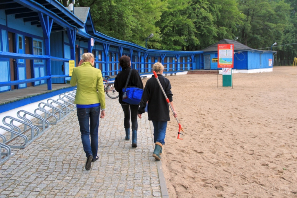 Pobieranie próbek wody na plaży 22.06.2012