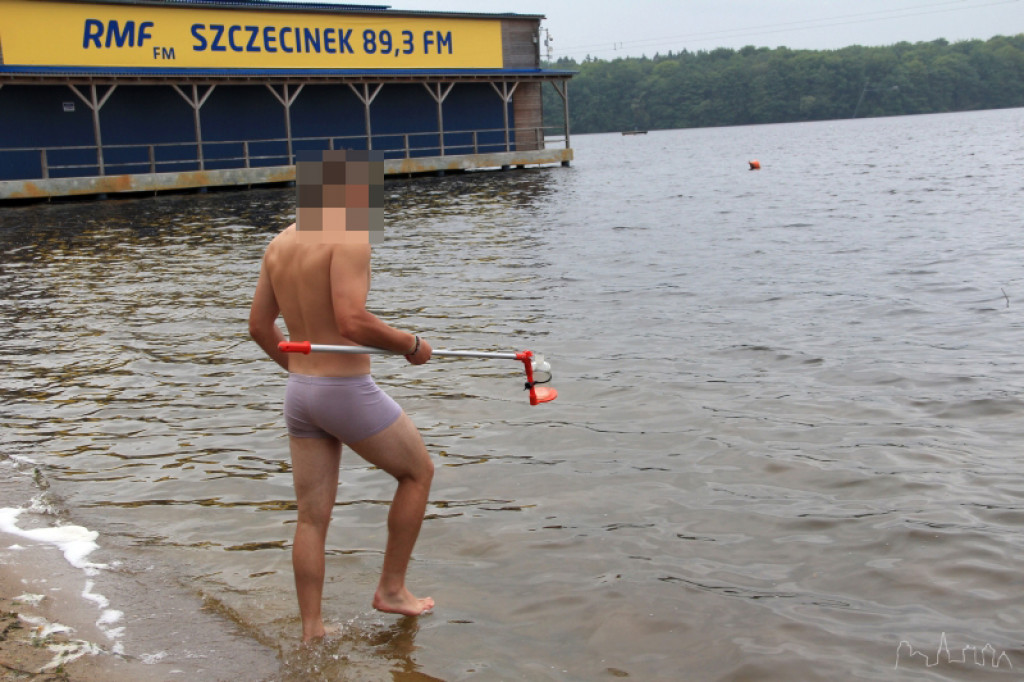 Pobieranie próbek wody na plaży 22.06.2012