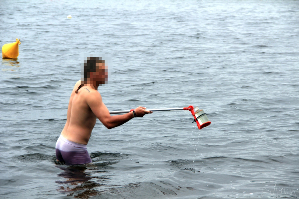 Pobieranie próbek wody na plaży 22.06.2012