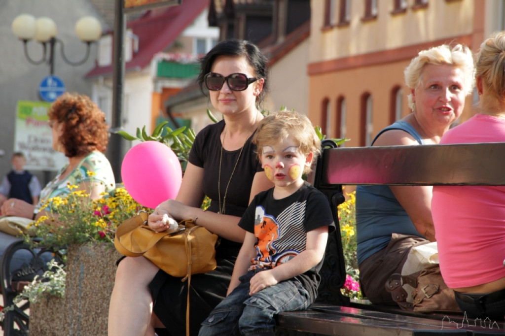 Występy podopiecznych SAPiKu przed ratuszem 30.06.2012
