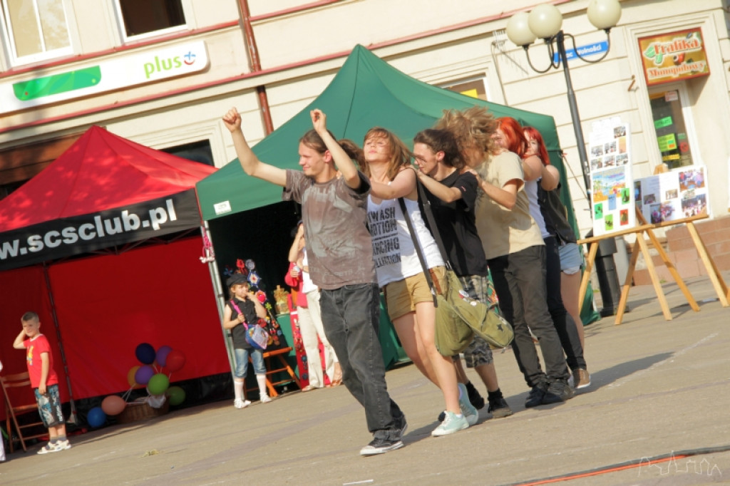 Występy podopiecznych SAPiKu przed ratuszem 30.06.2012