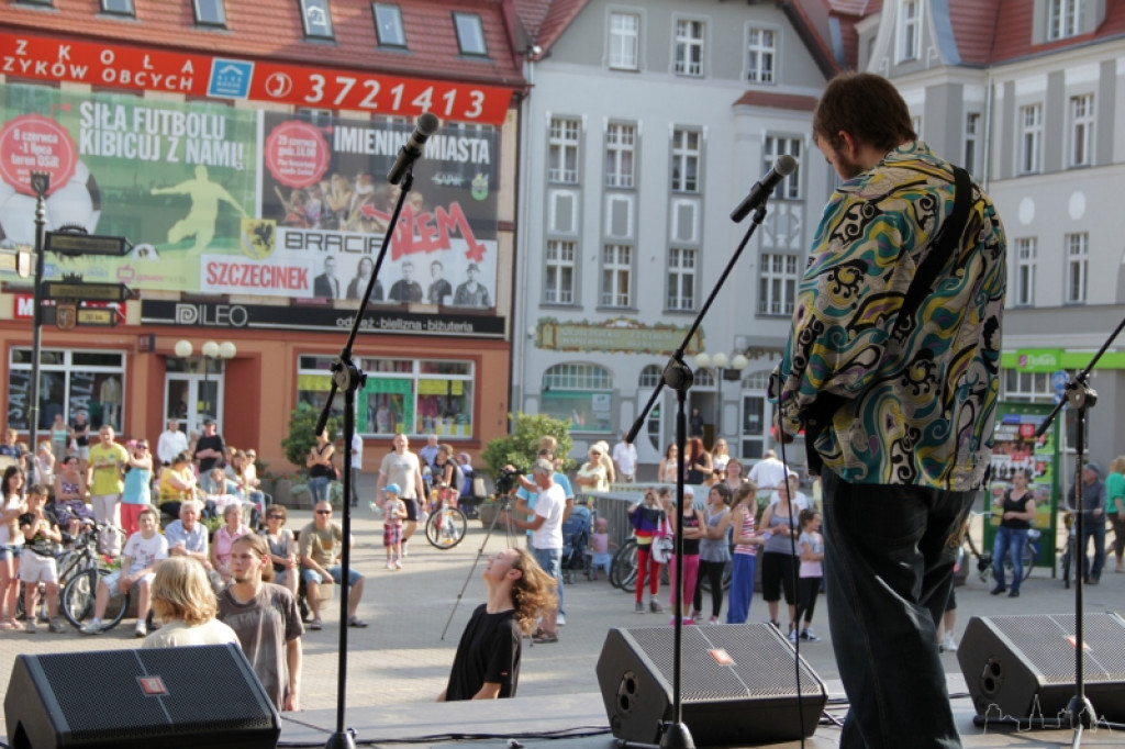 Występy podopiecznych SAPiKu przed ratuszem 30.06.2012