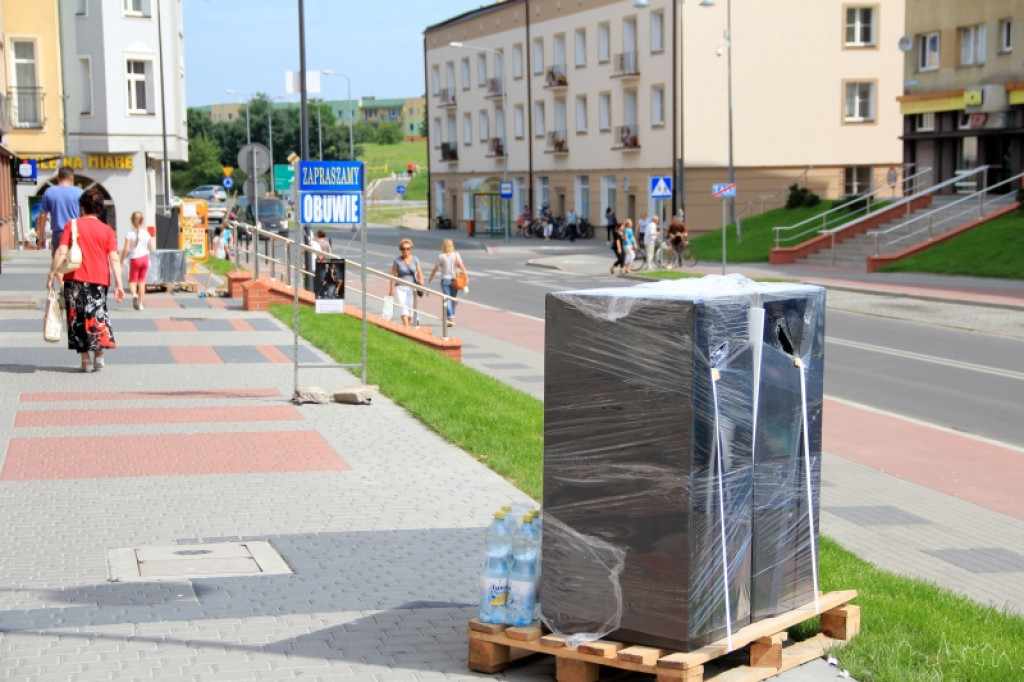 Nowe kosze i ławki na Wyszyńskiego