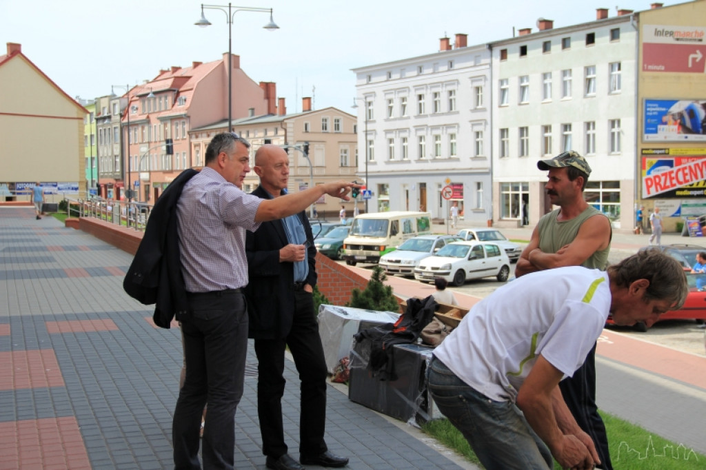 Nowe kosze i ławki na Wyszyńskiego