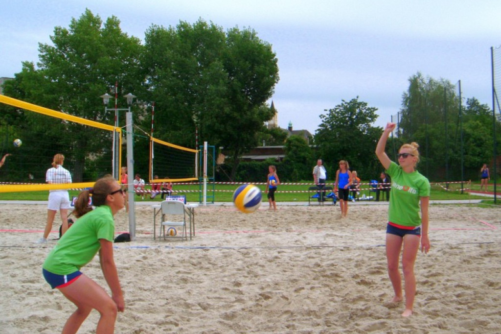 Drużyna MKS ?Volley? w Finale Mistrzostw Polski w Siatkówce Plażowej Młodziczek