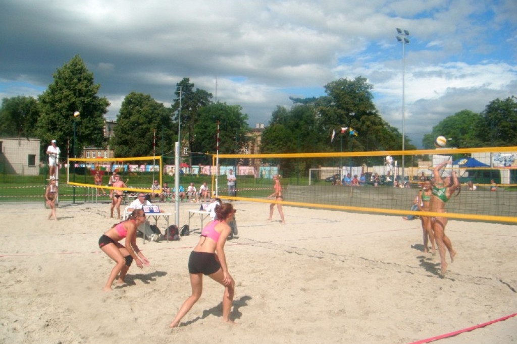 Drużyna MKS ?Volley? w Finale Mistrzostw Polski w Siatkówce Plażowej Młodziczek