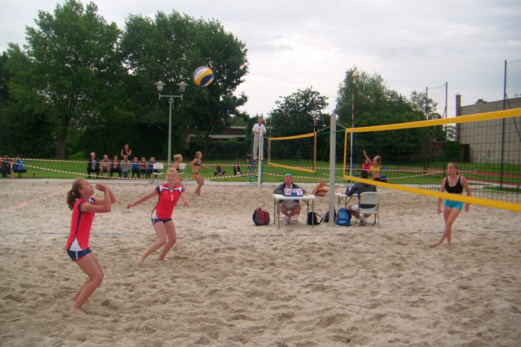 Drużyna MKS ?Volley? w Finale Mistrzostw Polski w Siatkówce Plażowej Młodziczek