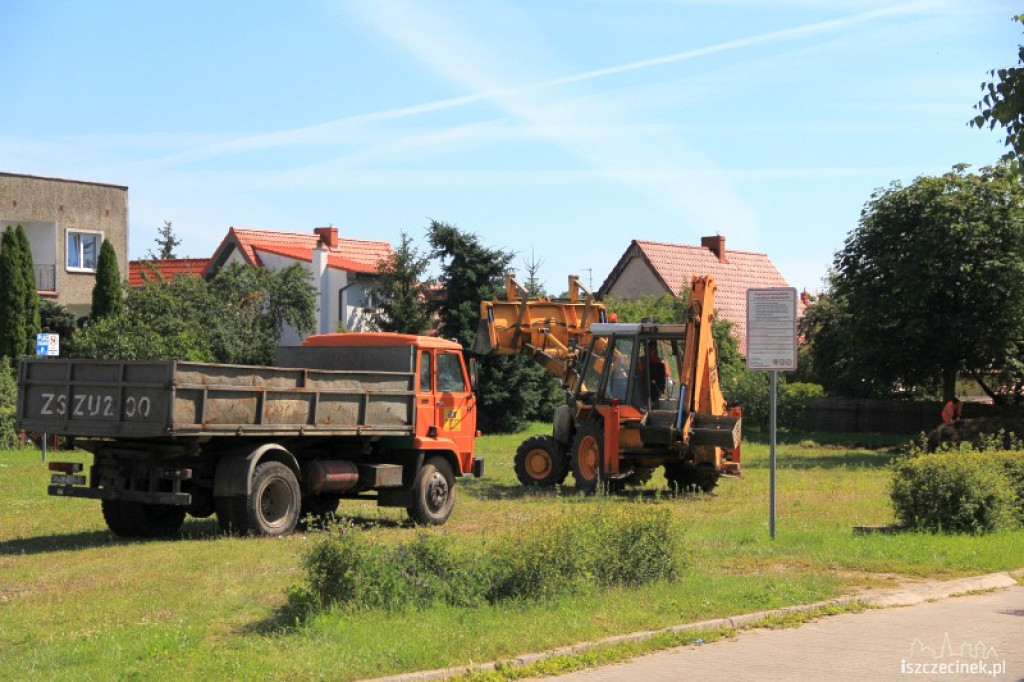 Muszkieterowie budują plac zabaw 24.07.2012