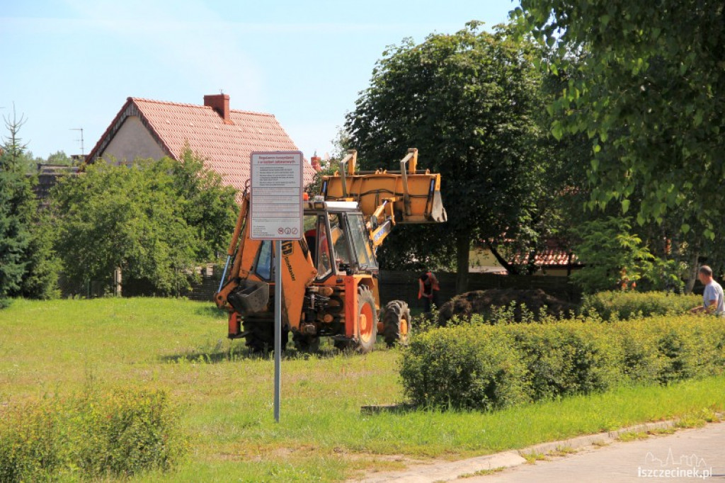Muszkieterowie budują plac zabaw 24.07.2012