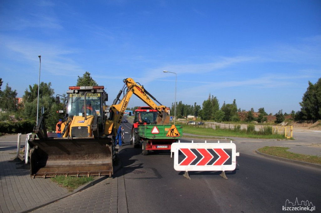 Wyrwa w jezdni wielkości samochodu 25.07.2012