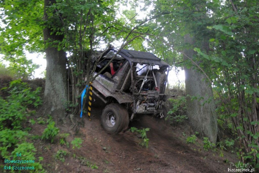 4x4 Szczecinek na VI Wałeckim Zlocie Samochodów Terenowych 21-22.07.2012