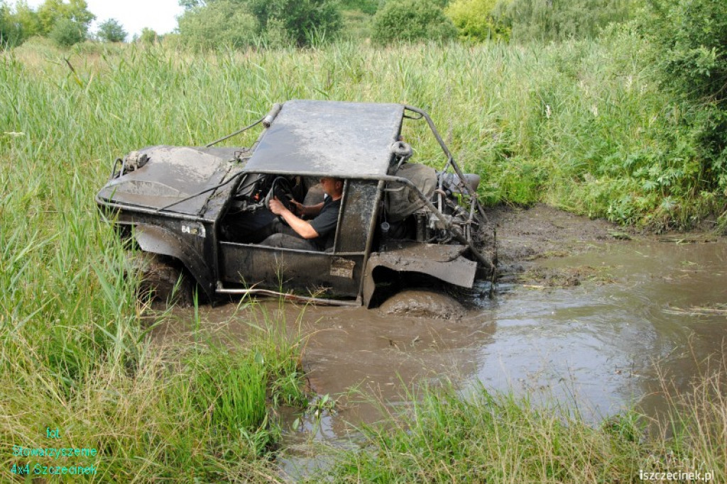 4x4 Szczecinek na VI Wałeckim Zlocie Samochodów Terenowych 21-22.07.2012