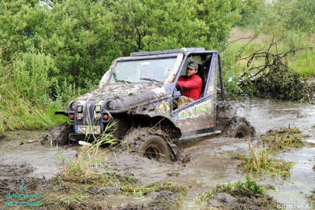 4x4 Szczecinek na VI Wałeckim Zlocie Samochodów Terenowych 21-22.07.2012