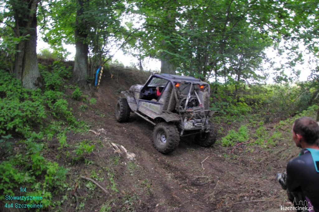 4x4 Szczecinek na VI Wałeckim Zlocie Samochodów Terenowych 21-22.07.2012