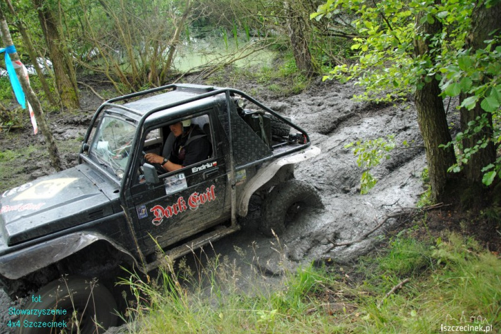 4x4 Szczecinek na VI Wałeckim Zlocie Samochodów Terenowych 21-22.07.2012