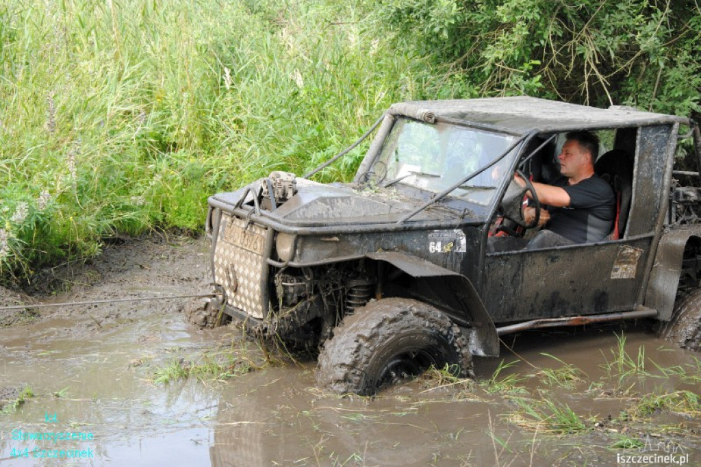 4x4 Szczecinek na VI Wałeckim Zlocie Samochodów Terenowych 21-22.07.2012