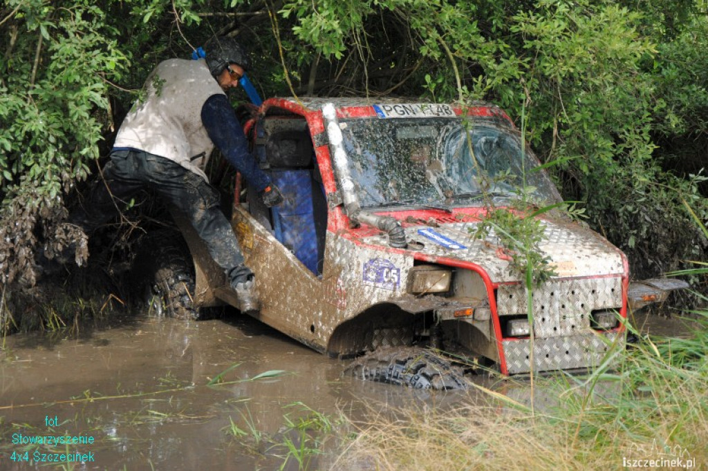 4x4 Szczecinek na VI Wałeckim Zlocie Samochodów Terenowych 21-22.07.2012