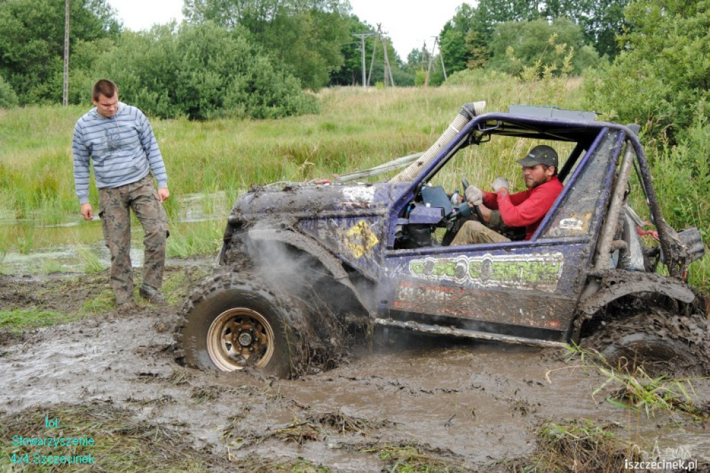 4x4 Szczecinek na VI Wałeckim Zlocie Samochodów Terenowych 21-22.07.2012