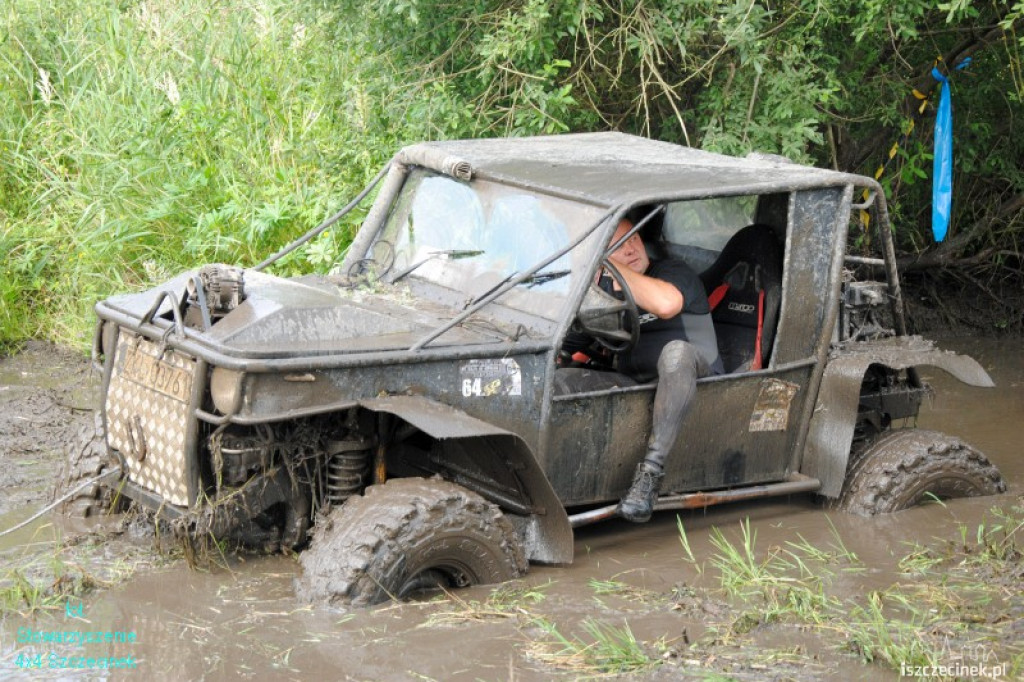 4x4 Szczecinek na VI Wałeckim Zlocie Samochodów Terenowych 21-22.07.2012