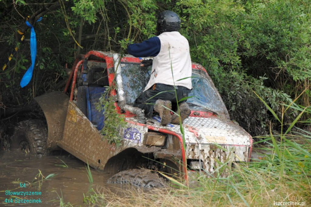 4x4 Szczecinek na VI Wałeckim Zlocie Samochodów Terenowych 21-22.07.2012