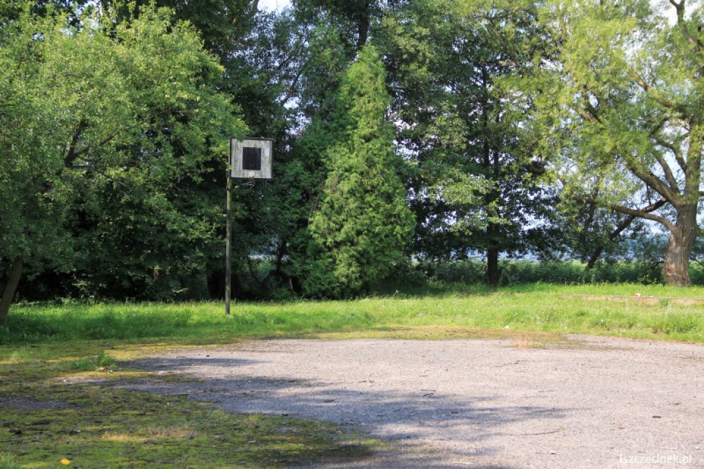 Boisko do kosza w parku 30.07.2012