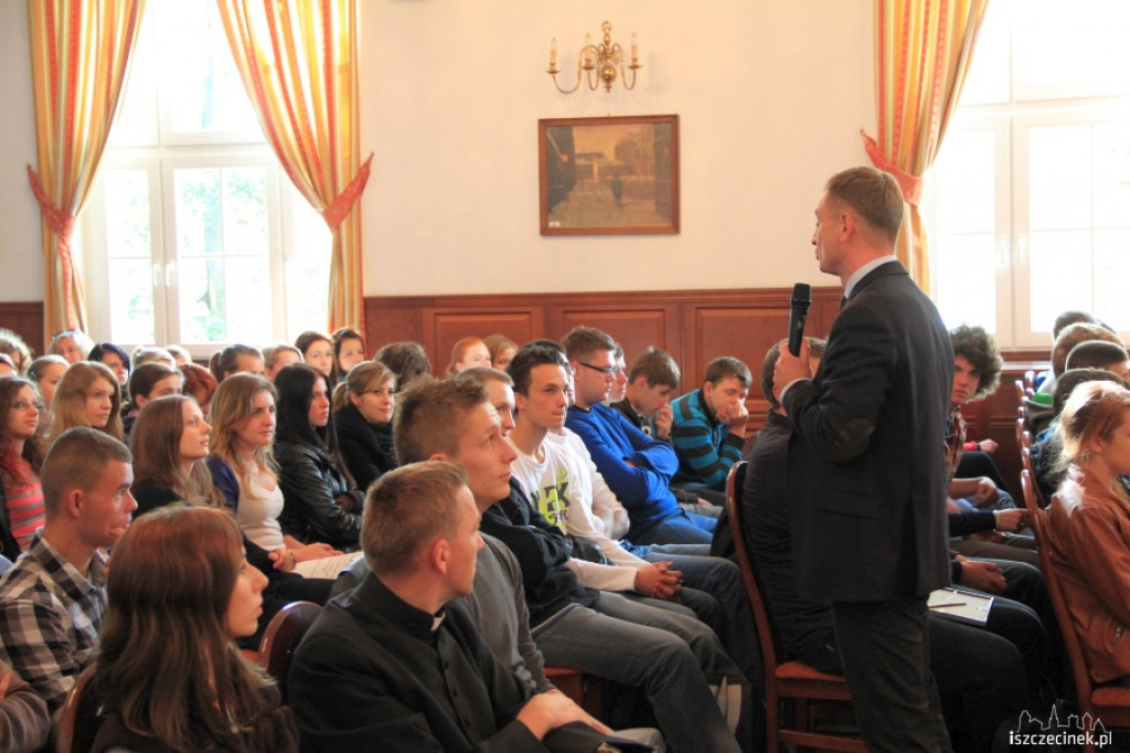Europoseł Sławomir Nitras na spotkaniu z młodzieżą w Szczecinku 24.09.2012