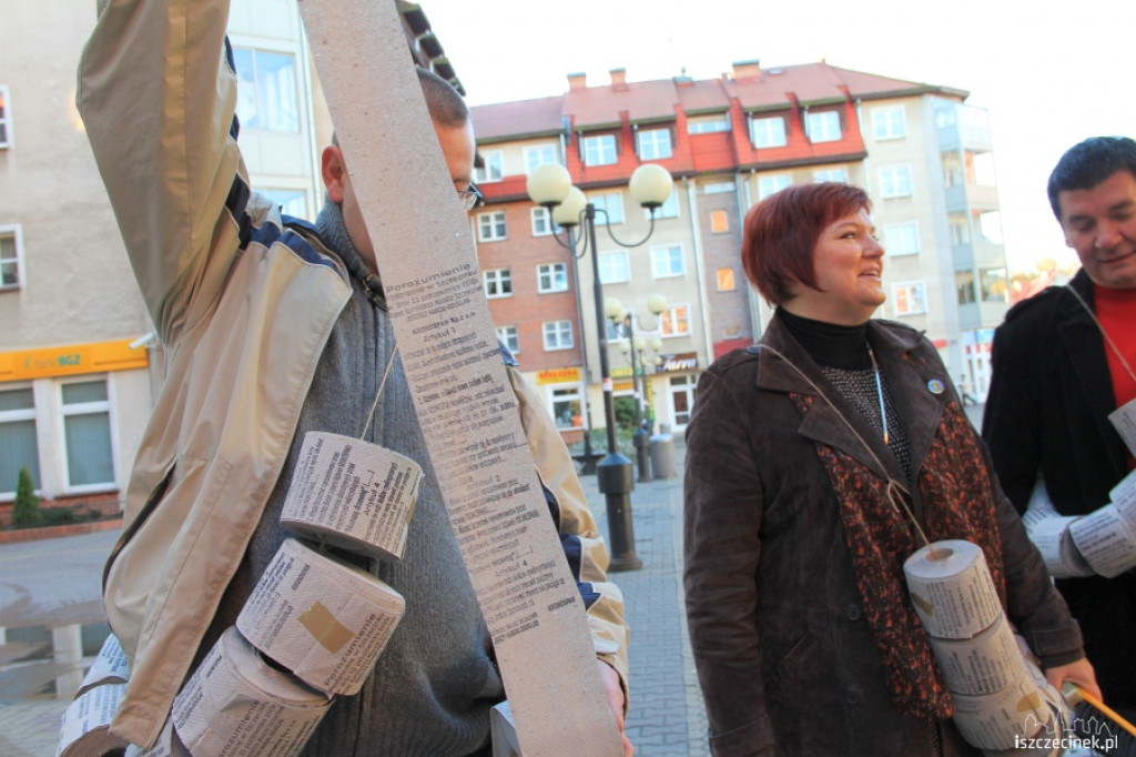 TERRA przed ratuszem w rocznicę porozumienia 26.10.2012