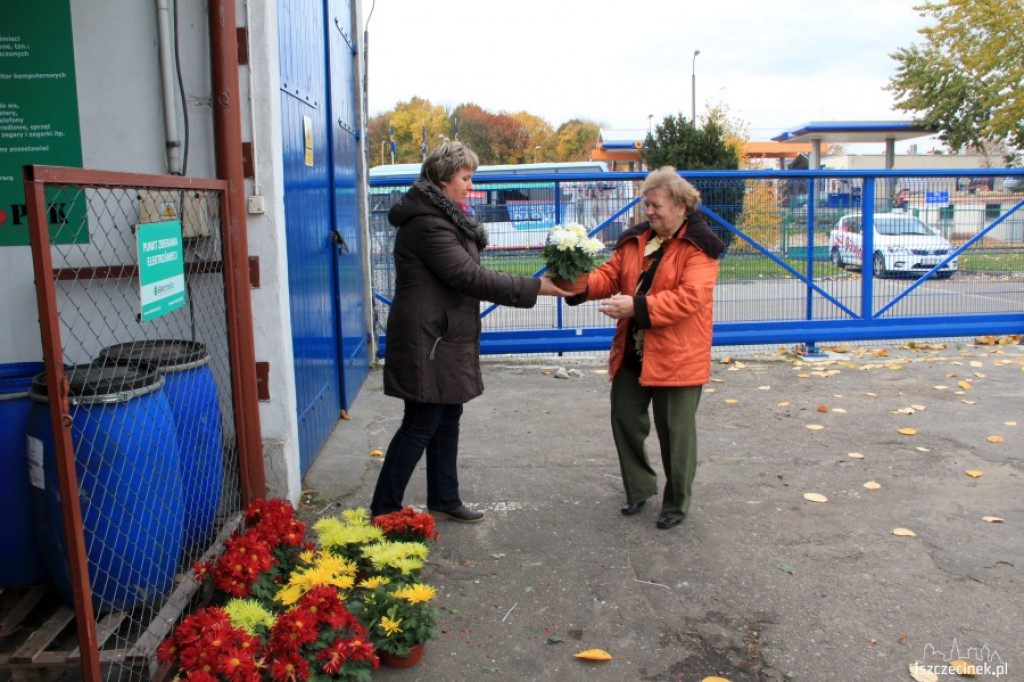 Wymiana elektrośmieci na kwiatki 27.10.2012