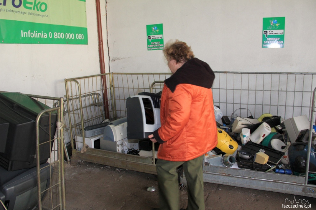 Wymiana elektrośmieci na kwiatki 27.10.2012