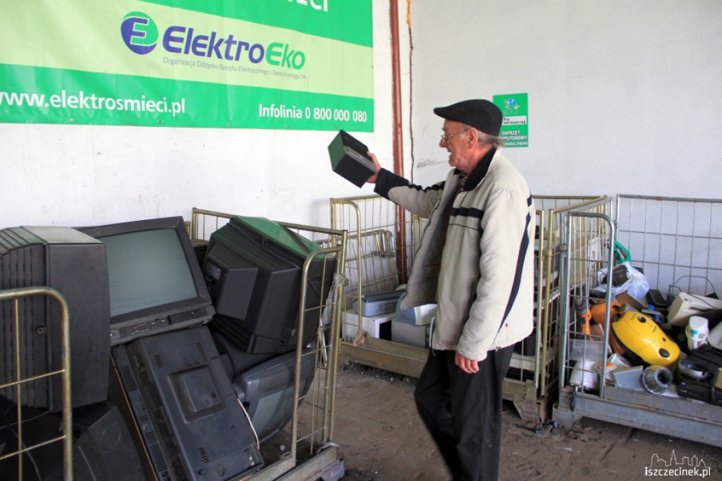 Wymiana elektrośmieci na kwiatki 27.10.2012