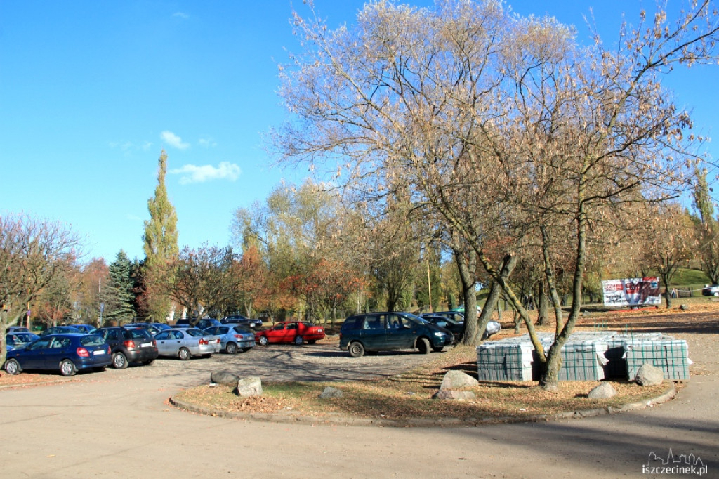 Zakazy zatrzymywania się i parkingi przy cmentarzu 29.10.2012