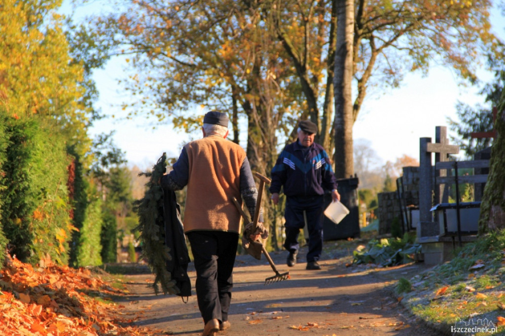 Porządki na cmentarzu przed 1 listopada 29.10.2012