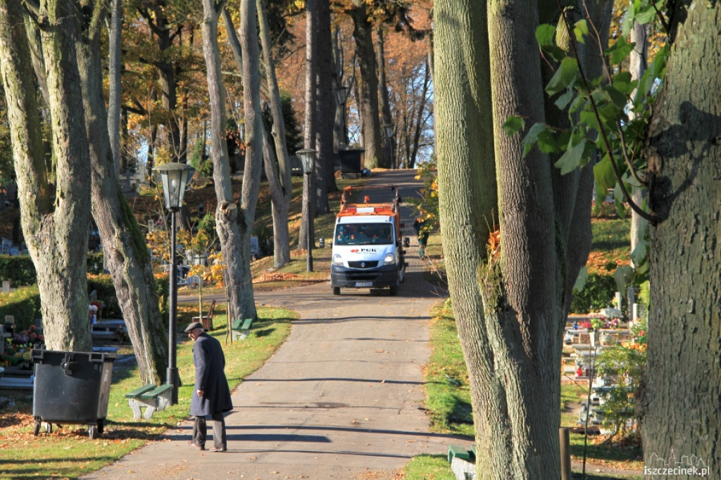 Porządki na cmentarzu przed 1 listopada 29.10.2012