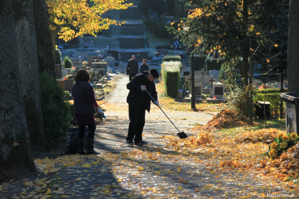 Porządki na cmentarzu przed 1 listopada 29.10.2012