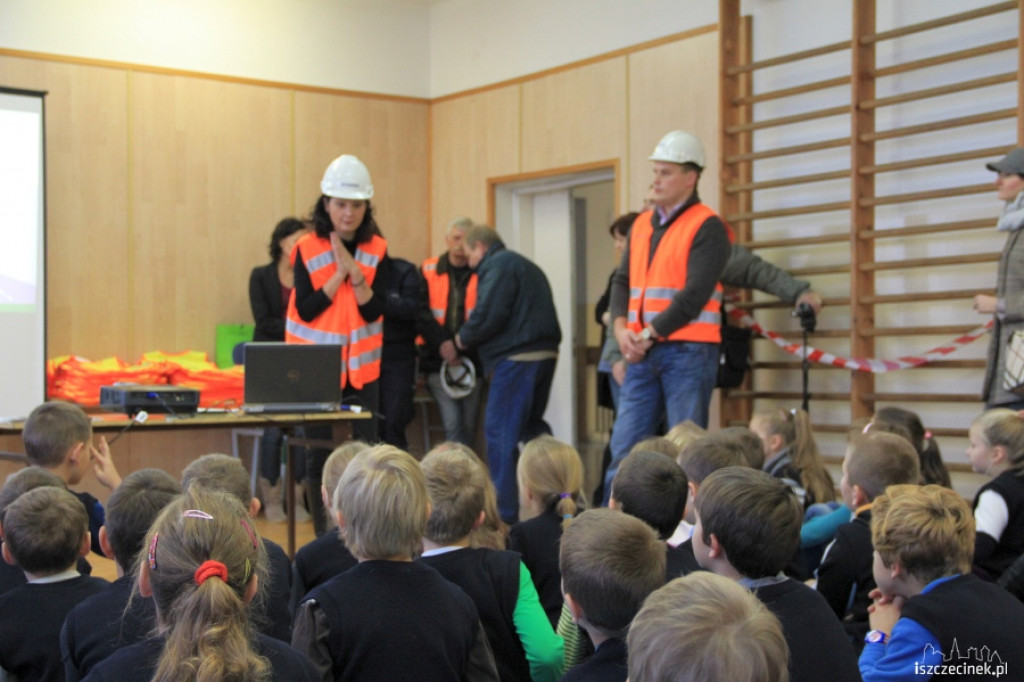 Budowa KPP w Szczecinku, SKANSKA dla dzieci 31.10.2012