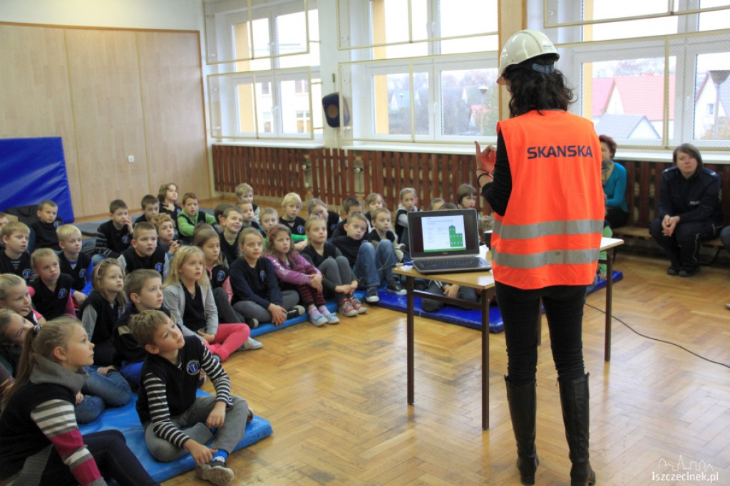 Budowa KPP w Szczecinku, SKANSKA dla dzieci 31.10.2012