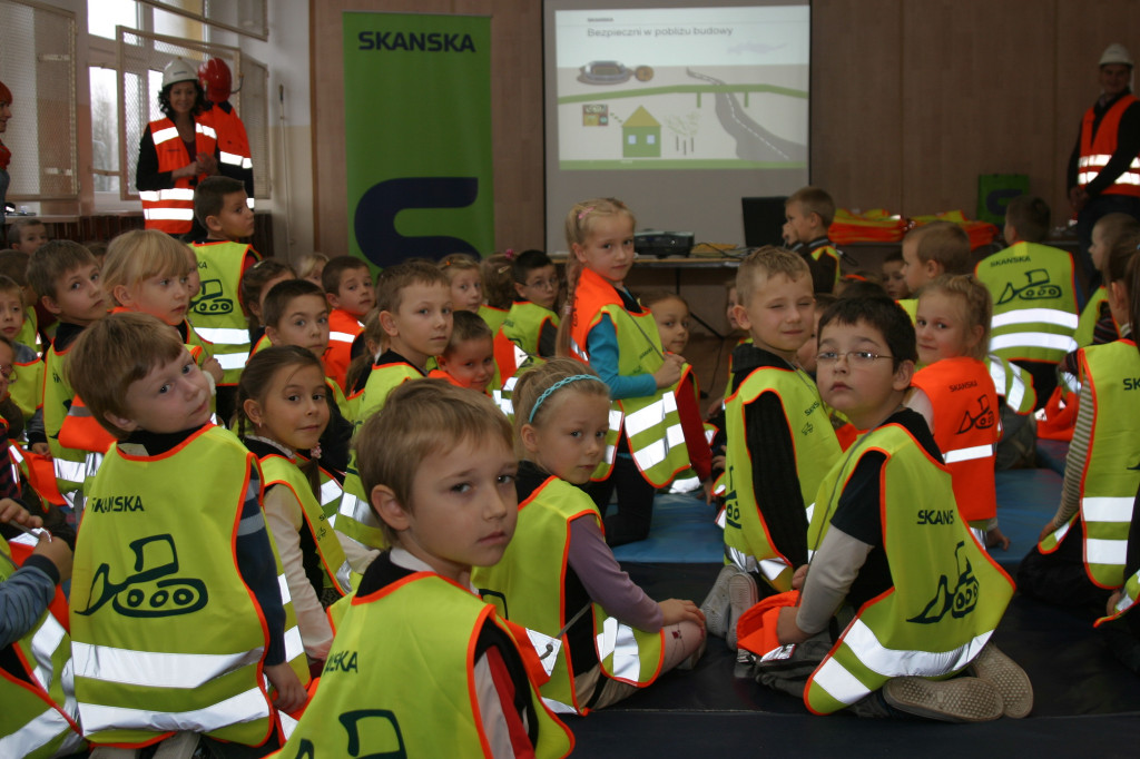 Budowa KPP w Szczecinku, SKANSKA dla dzieci 31.10.2012