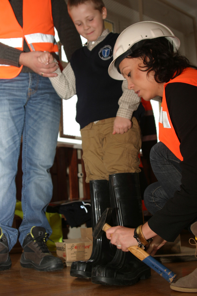 Budowa KPP w Szczecinku, SKANSKA dla dzieci 31.10.2012