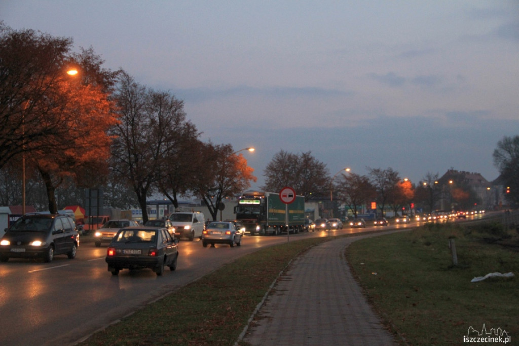 Korki przy cmentarzu 31.10.2012