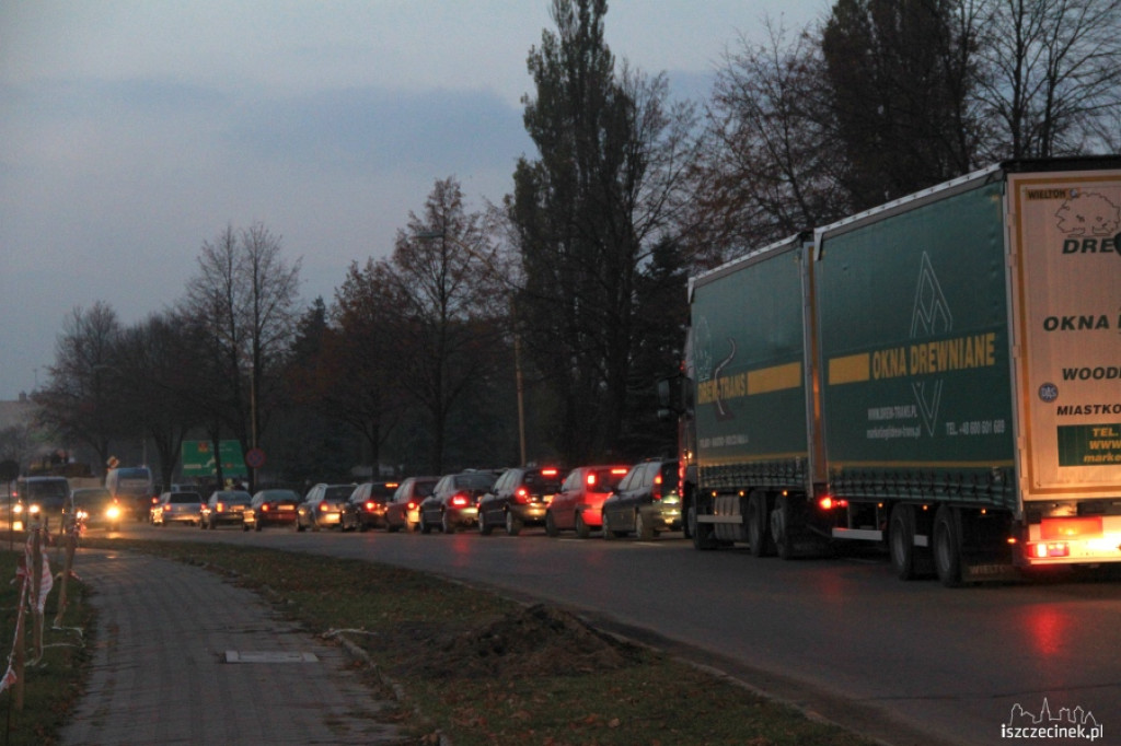 Korki przy cmentarzu 31.10.2012
