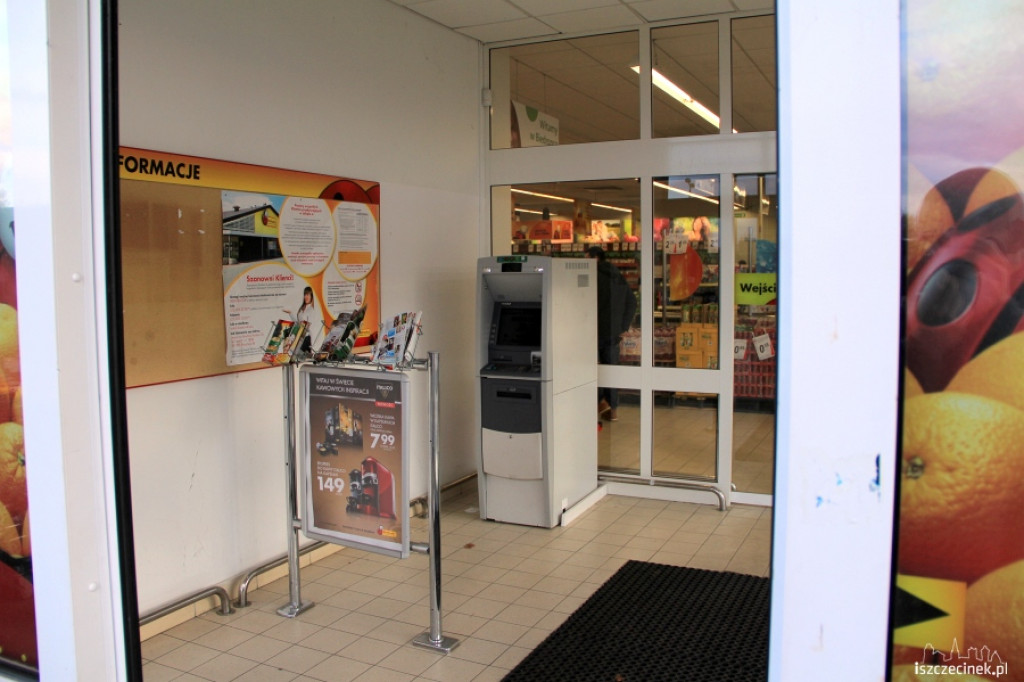 Bankomat w Biedronce