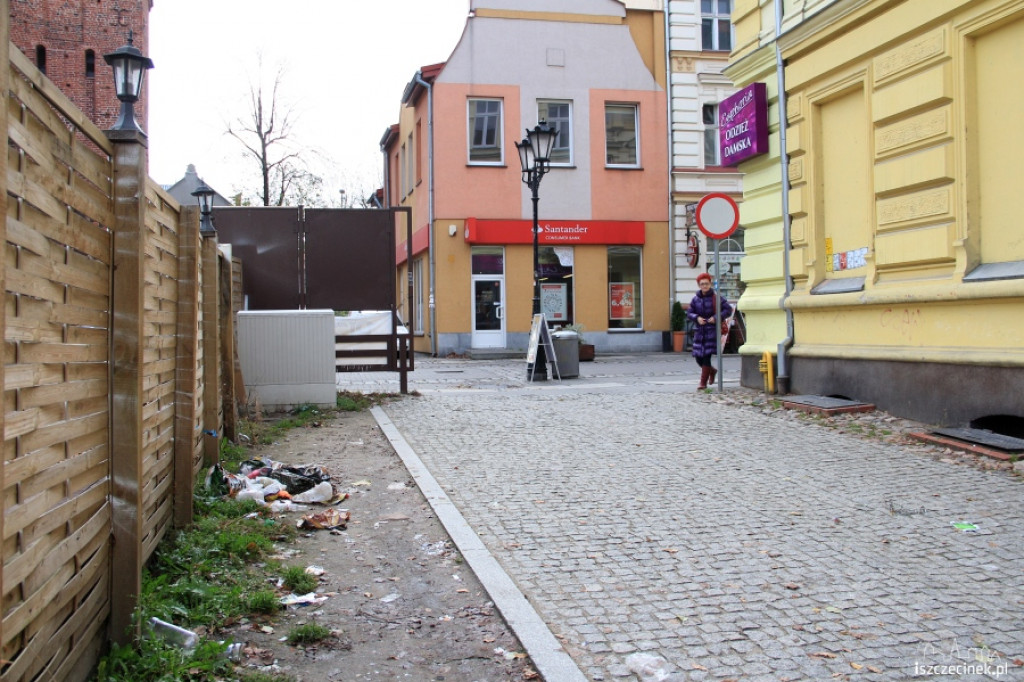 Śmietnisko w centrum miasta 07.11.2012