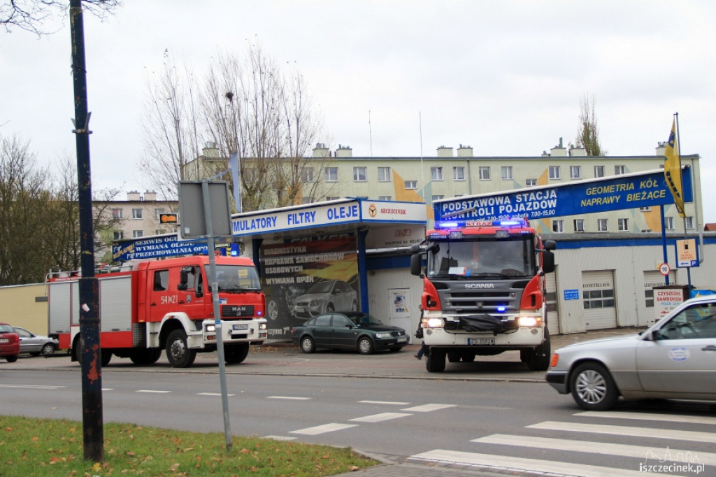Ratownicy medyczni i strażacy pomagali mężczyźnie 07.11.2012