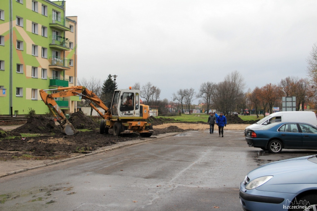 Kolejny parking przy Narutowicza 08.11.2012